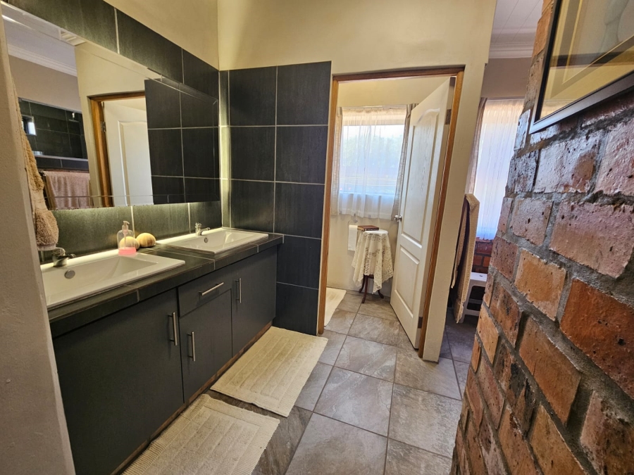 3 Bedroom Property for Sale in Stilbaai Wes Western Cape